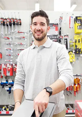 Владельца строит. магазина